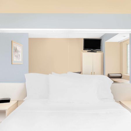 Microtel Inn And Suites Клирлейк Экстерьер фото