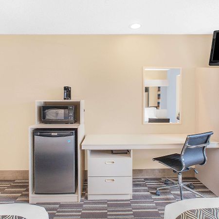 Microtel Inn And Suites Клирлейк Номер фото