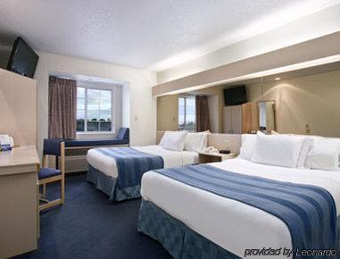 Microtel Inn And Suites Клирлейк Номер фото